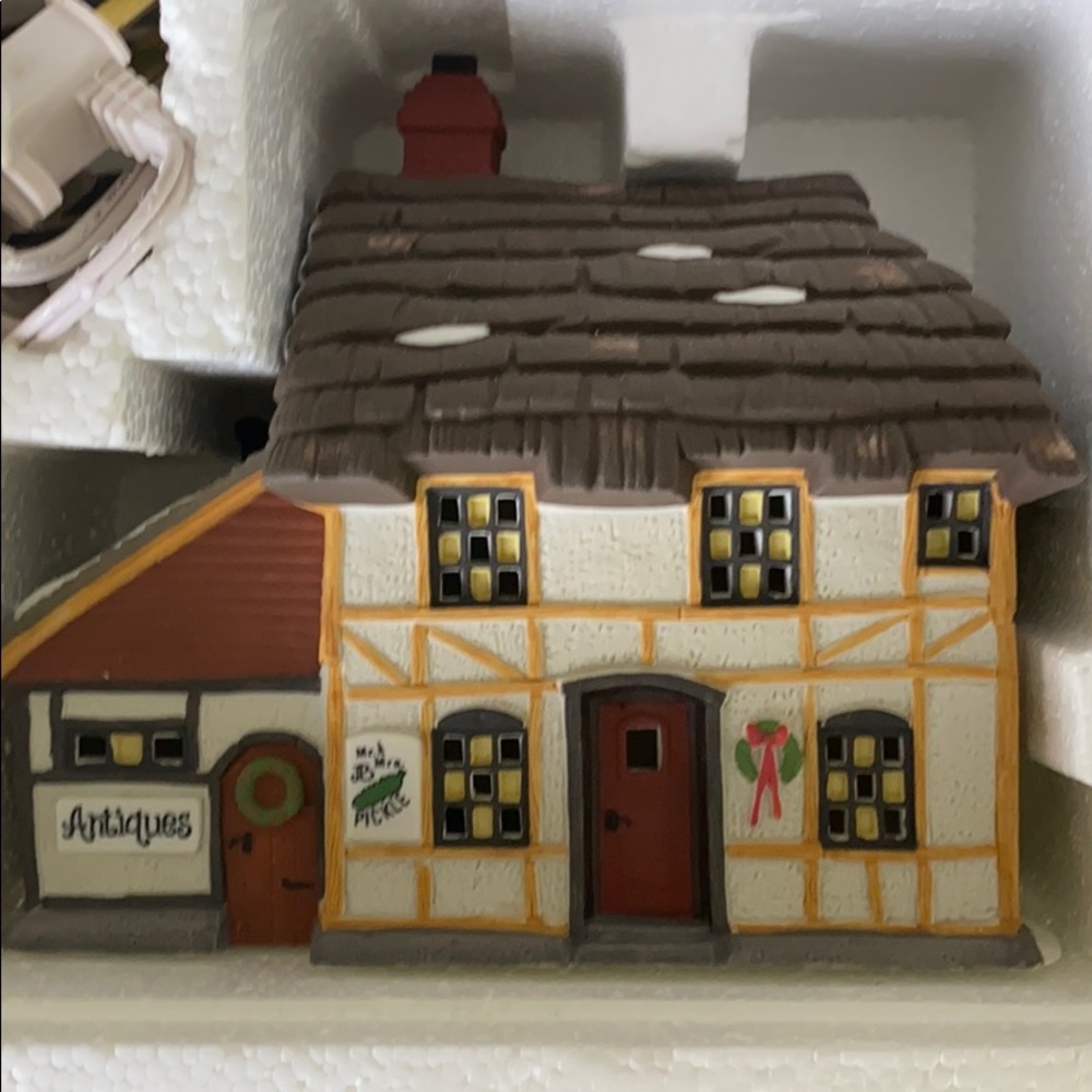 Dept 56 Retired Dickens Village Mr & Mrs Pickle